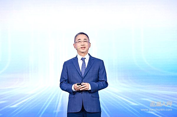 華為董事、華為數(shù)字能源總裁侯金龍發(fā)表主題演講