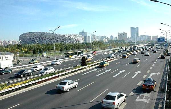 2月新能源车销量大降78% 特斯拉产量超比亚迪！