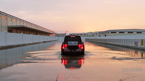 技术有价 生命无价 比亚迪仰望U8将全系标配应急浮水能力