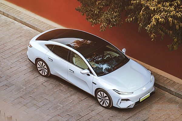 主力售价在20万元以内 银河E8拼性价比输给了东风eπ007？