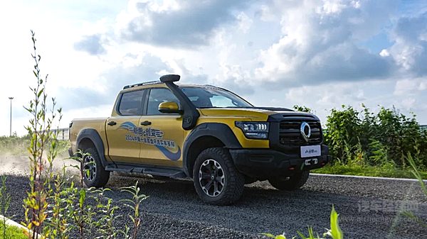 山海炮荣膺2024中国十佳底盘皮卡先锋奖