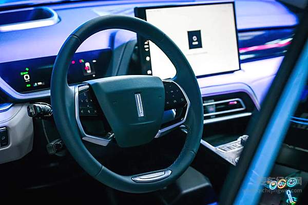 新一代智能混动SUV WEY玛奇朵首次开箱引爆魔都激情