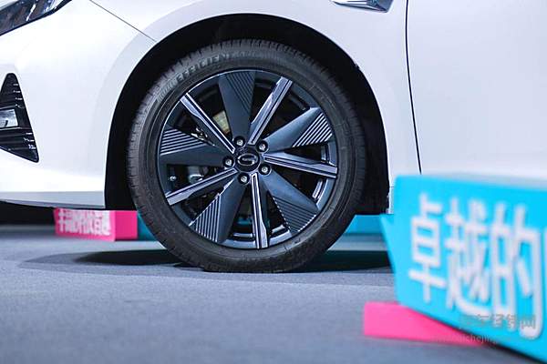 不贴本田标的本田电动车 为什么本田需要EA6？