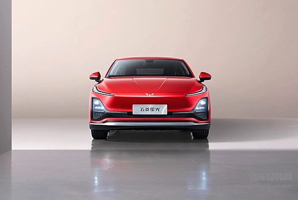 10万就能买高配 五菱星光和启源A05谁能打动你？