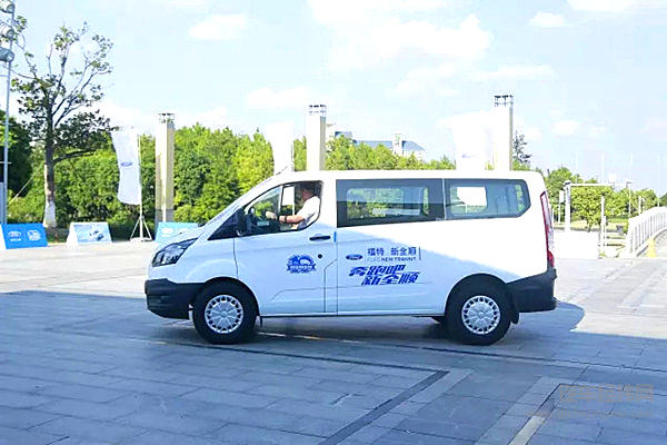 驾驶员的赛道新秀，这般“我行我秀”才过瘾！