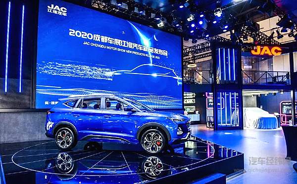 悬挂思皓车标 江淮中大型SUV X8成都车展首发！