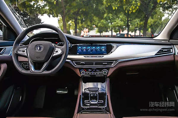 油价"五连涨 " 长安汽车推出纯电动轿跑逸动EV460