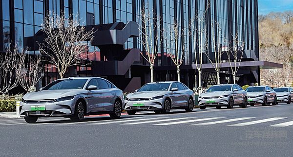 高端智驾平民化 比亚迪和吉利谁能笑到最后？