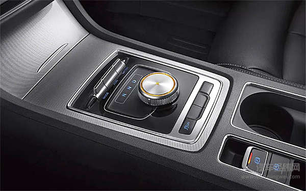 绿芯配蓝芯 荣威ei6 PLUS 百公里油耗竟能低至1.5L？！