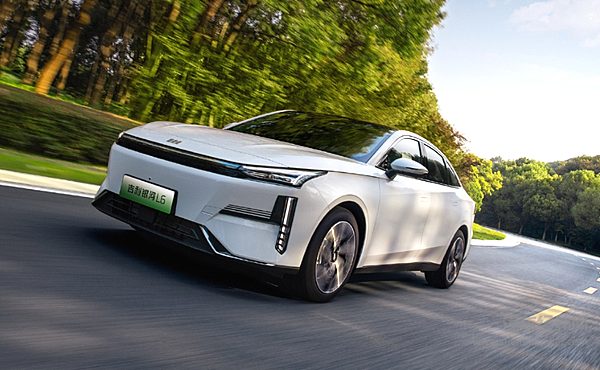 银河系列成功站稳 插混车型这个“宝”吉利汽车押对了？