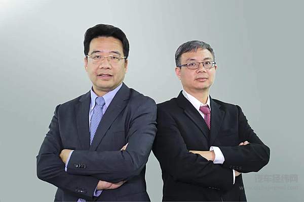 左右分别为黑芝麻COO刘卫红、CEO单记章