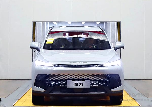 颠覆“10万级SUV”市场 北京汽车新魔方下线