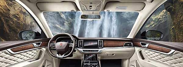 新红旗HS7与歼20同台 满满的CP感！