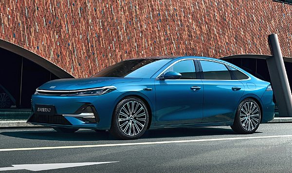 银河A7 EM-i全球首发：吉利插混新旗舰如何叫板比亚迪秦L？