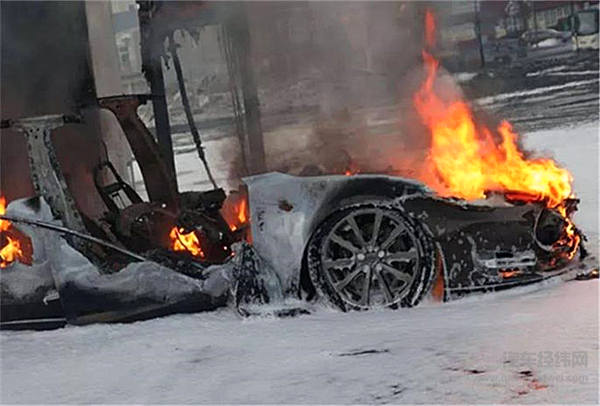 李斌的盒饭、何小鹏的白酒与马斯克的包子