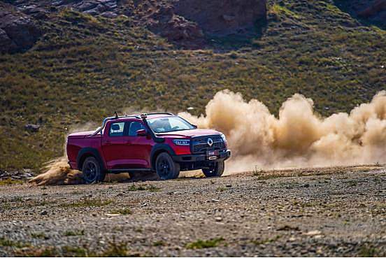 专为越野爱好者打造 长城炮越野皮卡硬核配置挑战改装！