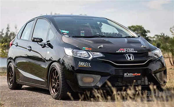 别不承认，区区东南亚就是比我们会玩车