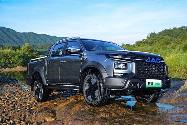 混动皮卡新选择！江淮悍途PHEV助力事业生活双丰收