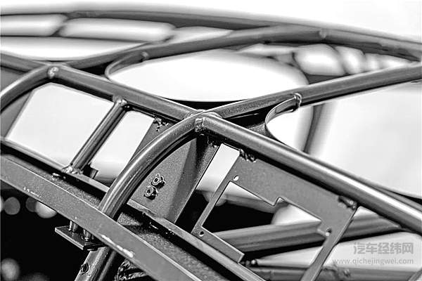 4500小时打造007座驾 竟然藏着这么多秘密“武器”！