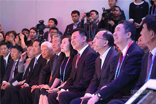 奔腾SENIA R9全球首秀  智能科技王者降临