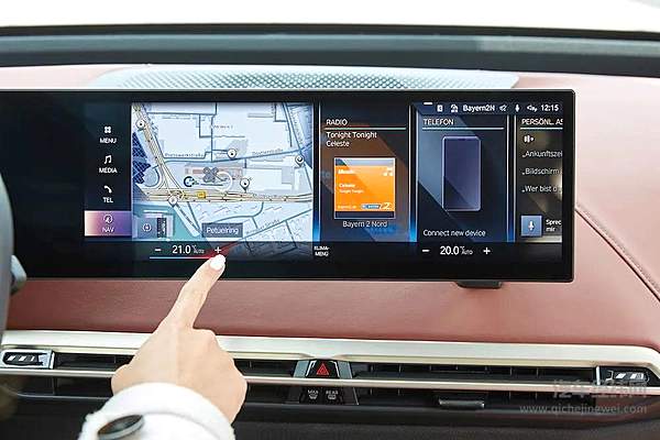 宝马iX中控屏幕