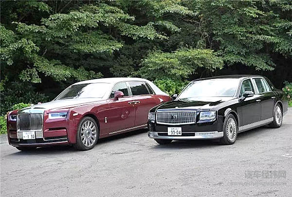 在劳斯莱斯幻影面前，丰田世纪从前脸到车身颜色都非常保守