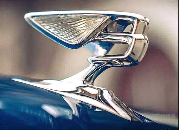 W12+6.0 L双涡轮增压，这个“B”车标是真的惹不起！