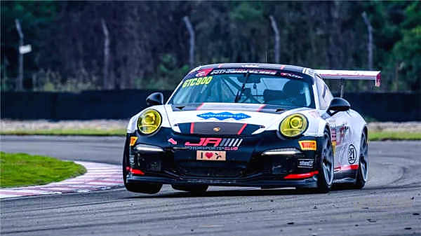 在多弯起伏的赛道上比拼，奥迪、保时捷、兰博基尼哪辆最强？