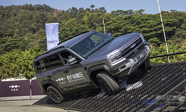 豹5百公里油耗18L 新能源越野车到底该怎么开？