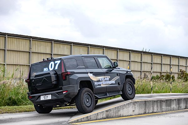 东风汽车“最佳越野”猛士917获评“十佳底盘” 到底强在哪？