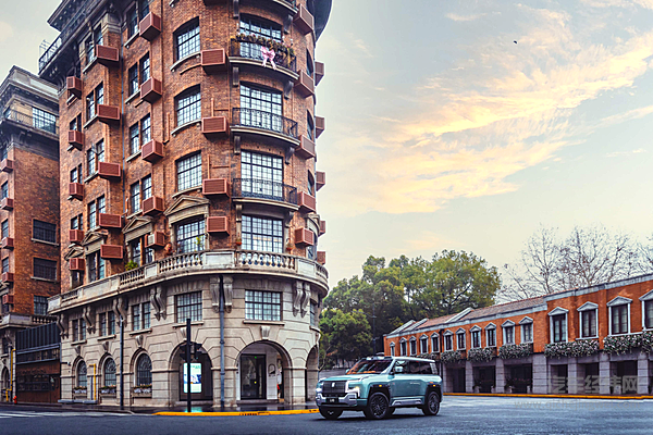 比亚迪仰望上海首家中心店于宝山开业 以全直营服务赋能用户体验