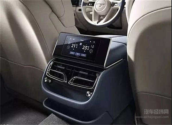 W12+6.0 L双涡轮增压，这个“B”车标是真的惹不起！