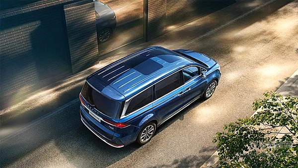 荣威“业界新赢家”大家庭又添新成员 荣威iMAX8交付福耀集团创始人曹德旺