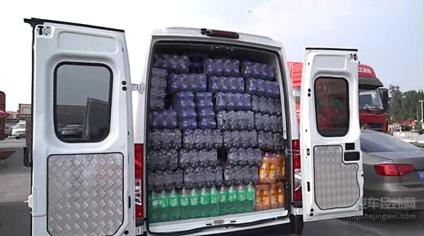 比面包车多装30%货 还省油耗！超市老板算透欧胜品价比