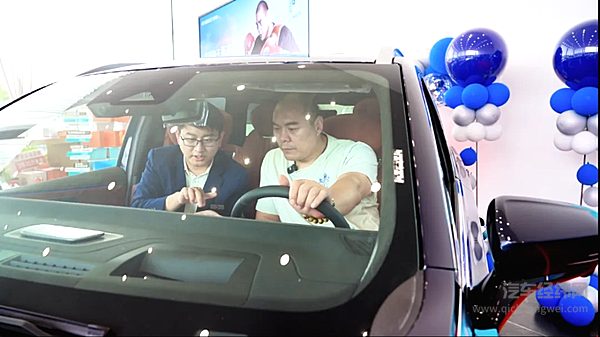 星途揽月C-DM再添重量级车主中国力量代表拳王张志磊家乡提新车