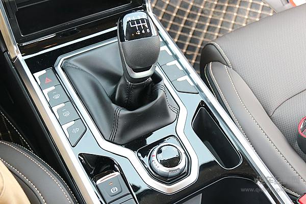 驾驶TA会上瘾 高端悍途皮卡的霸气和高性能很具“攻击性”