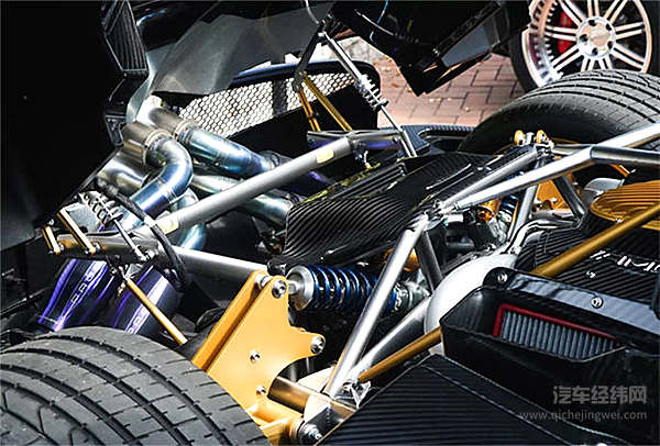 帕加尼限量龙版Huayra Dinastia惊艳亮相 恭贺香港汽车会100周年庆