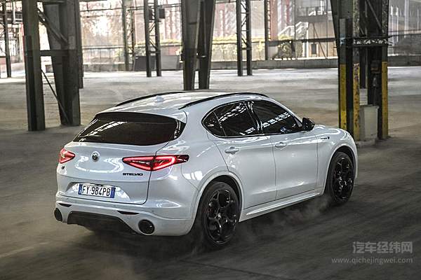 来自亚平宁的精神小伙 好看不火的阿尔法罗密欧Stelvio Veloce Ti