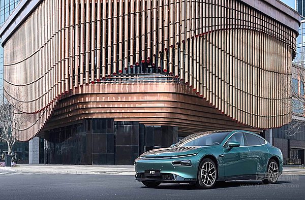 国产品牌玩转高端轿车市场 三款车型谁更胜一筹？