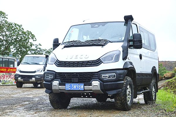 泥泞飞溅中的征服者：依维柯欧霸·山海雨战实录