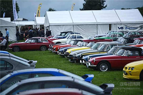 在设计趋同化的汽车时代，不如用这些老车回味经典！