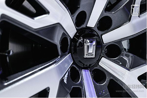坦克300和坦克500押宝混动路线 国产硬派越野迈入新能源领域