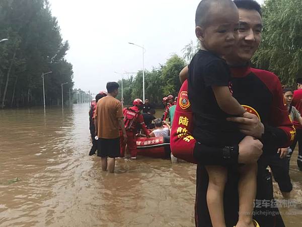 陆航应急救援促进中心转运受困儿童