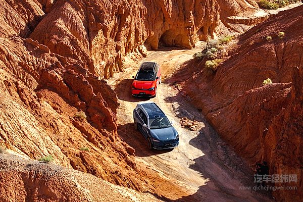 华为Vs特斯拉 智驾对决即将拉开帷幕