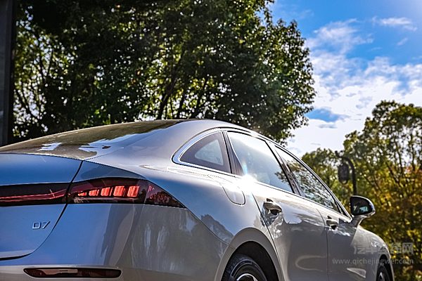 荣威发布DMH系统 转型成败在此一举？