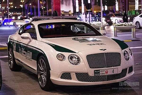 这个魔幻的地方 不开豪车就追不上那些开豪车的罪犯