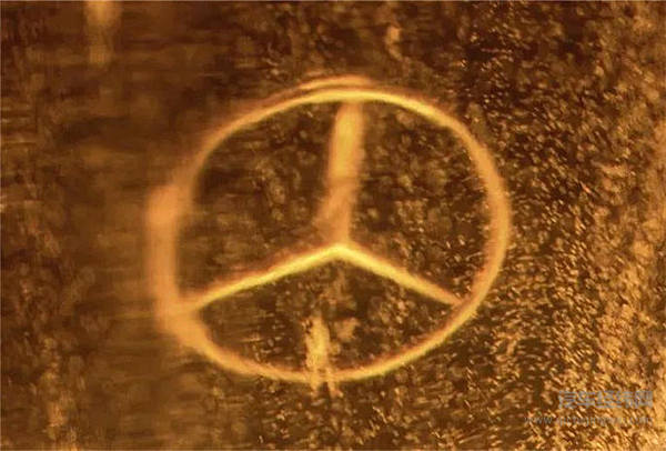 “琥珀”奔驰吸睛 全新大G亮相北美车展实力炫技