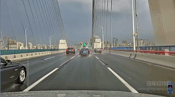 ADS测试车躲避加塞车辆