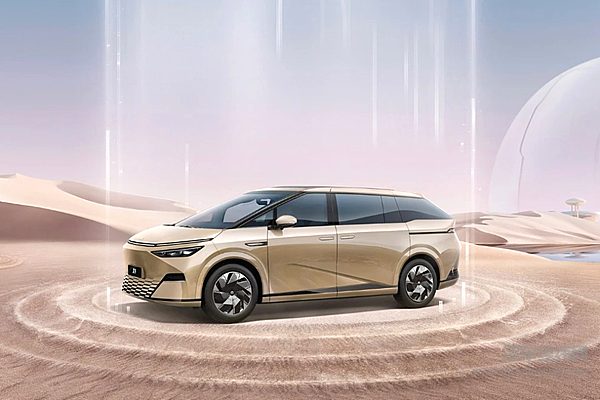 2025款岚图梦想家上市华为强力加持 小鹏X9能否一战？