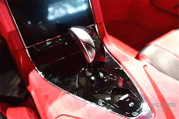 国产跑车终于崛起，实车到店6月底开卖，网友：砸锅卖铁买的起吗